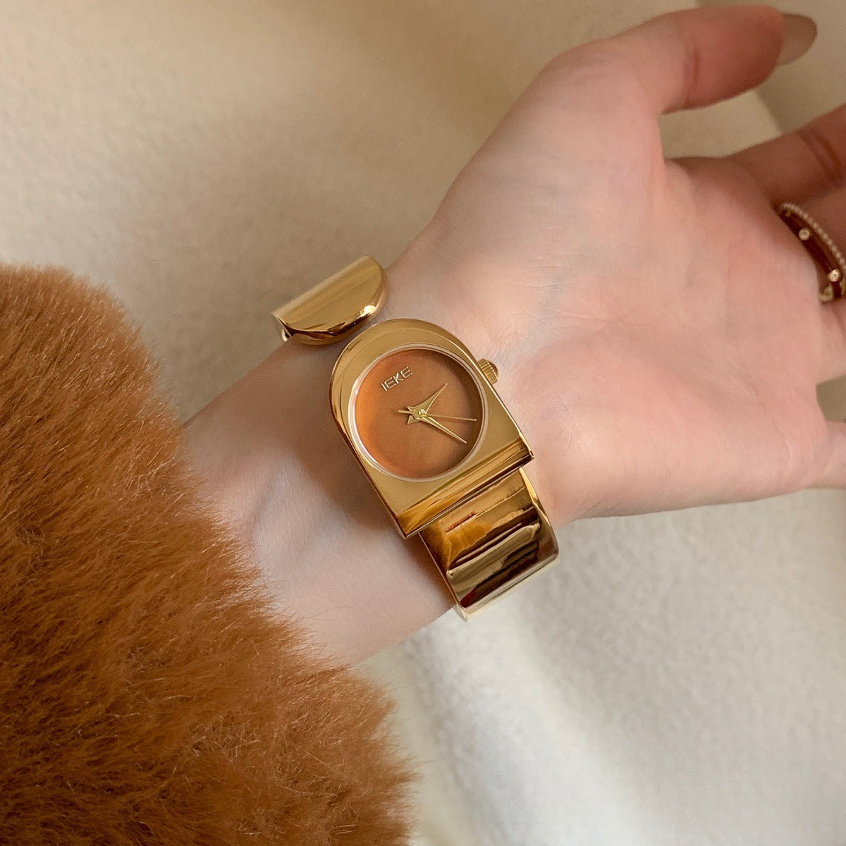 Minimalist Retro “Clock Dial” Bangle Watch PDW041 - view 9