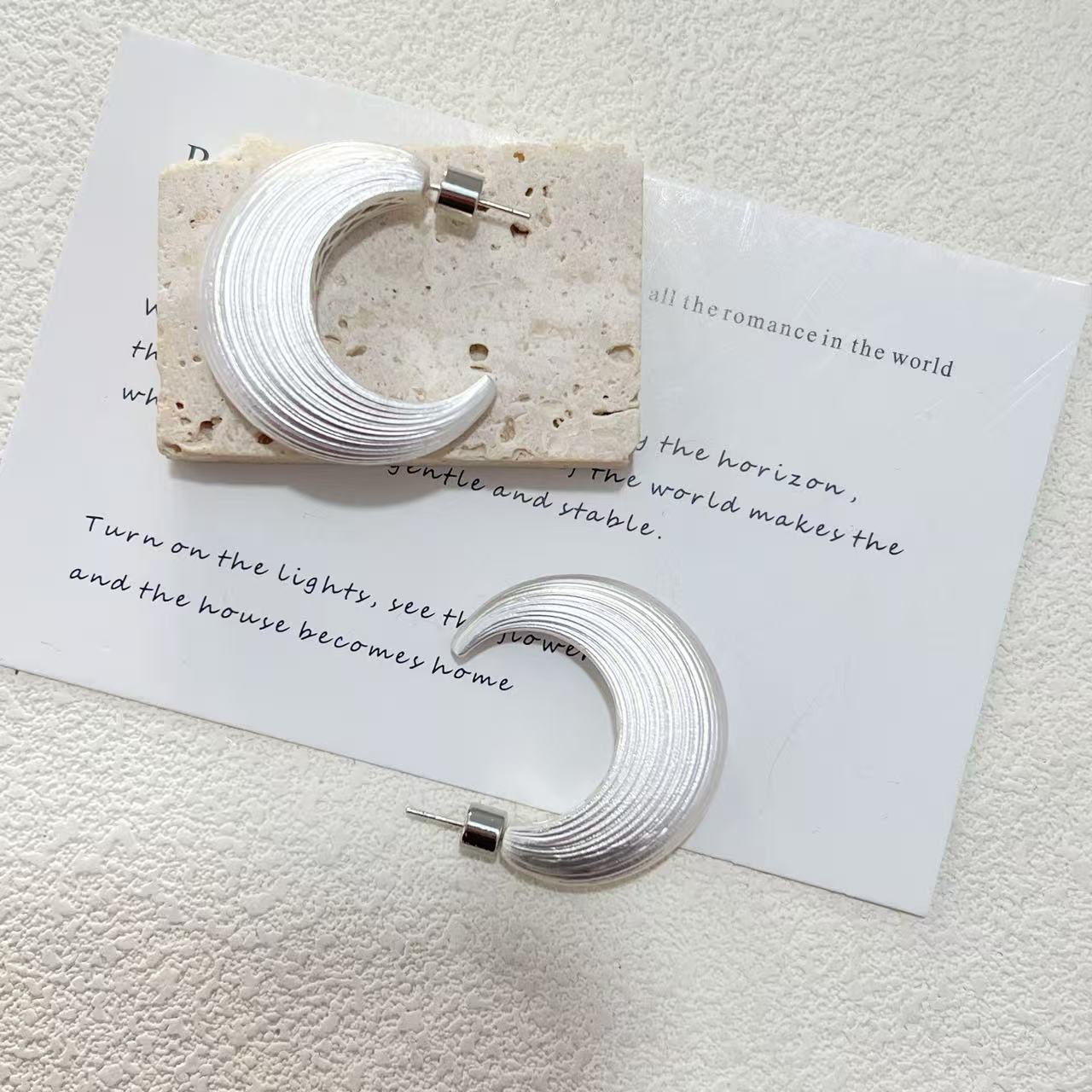 Brushed Geometric Stud Earrings， Retro & Minimalist