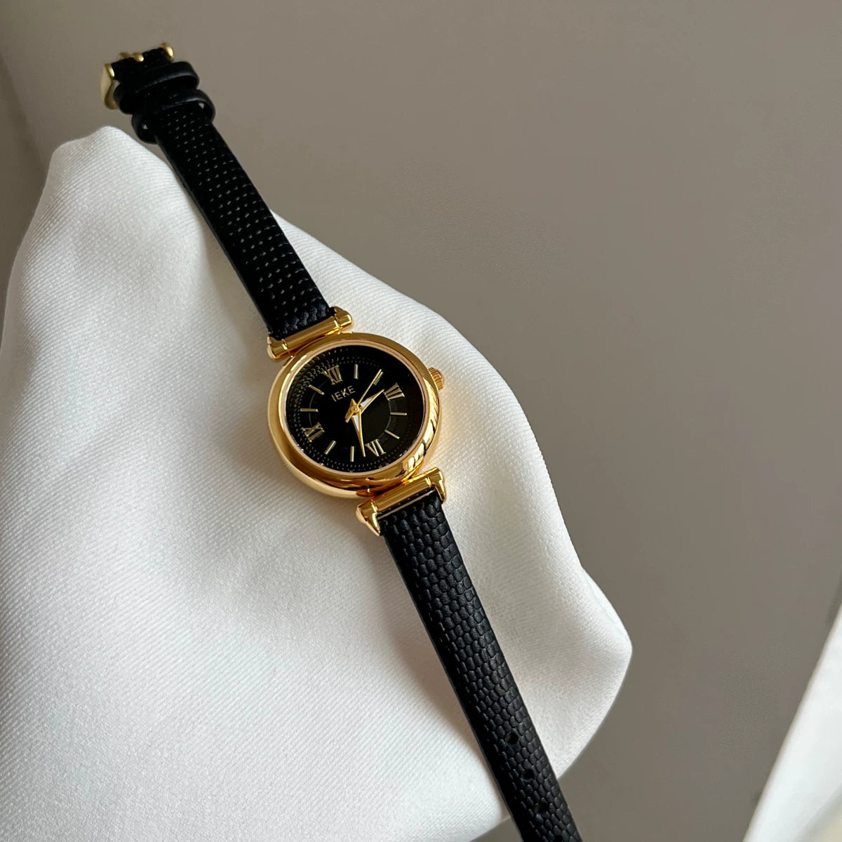 Silent Roman Numeral Leather Strap Watch PDW042 - view 8