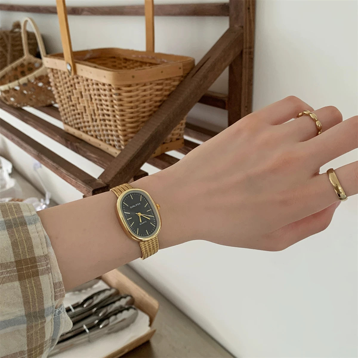Vintage Oval Small Gold Dress Watch PDW001 - view 4