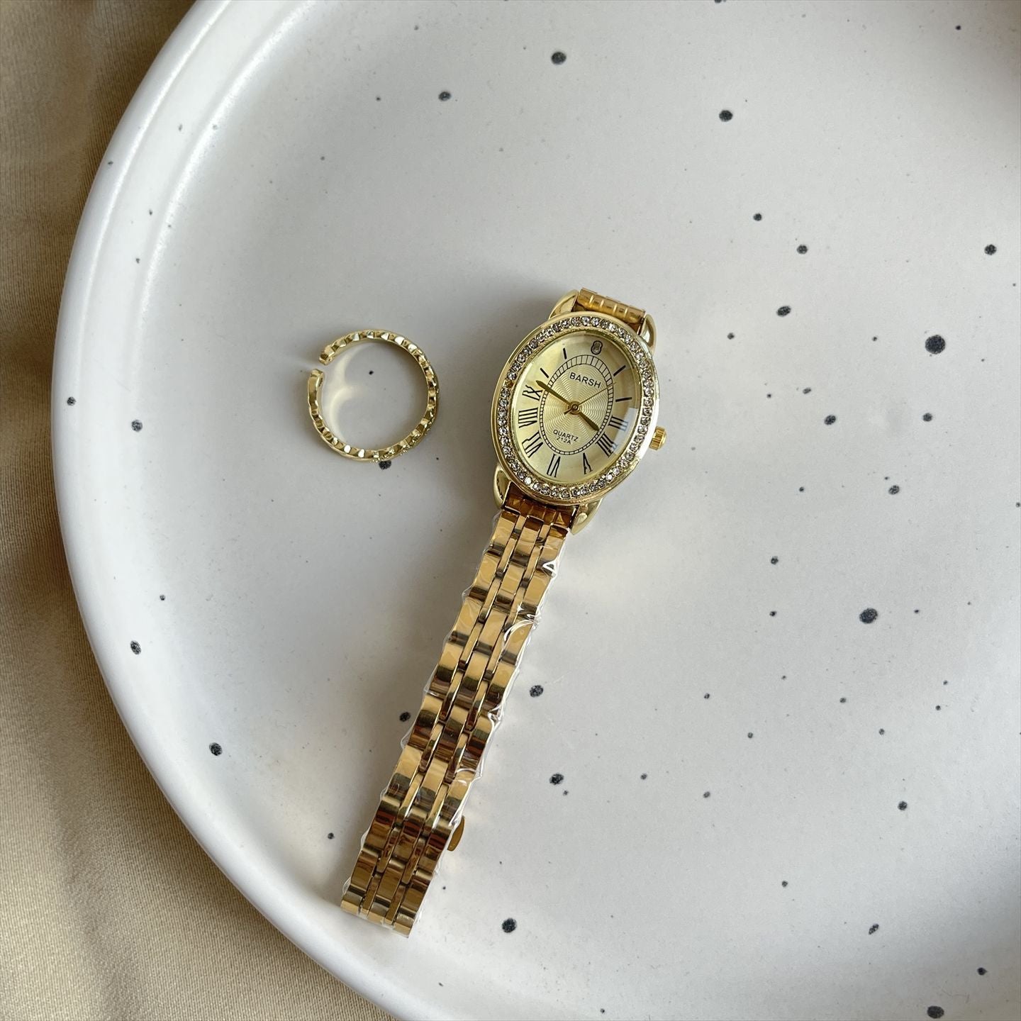 Vintage Oval Dial Watch Gold Tone Faux Leather PDW032 - view 3