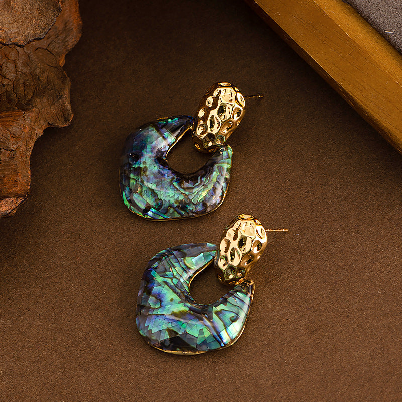 Fashion Abalone Shell Earrings， Light Luxury Style