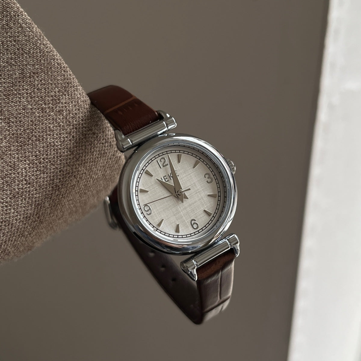 Minimalist Round Dial Chain Strap Watch PDW003 - view 11