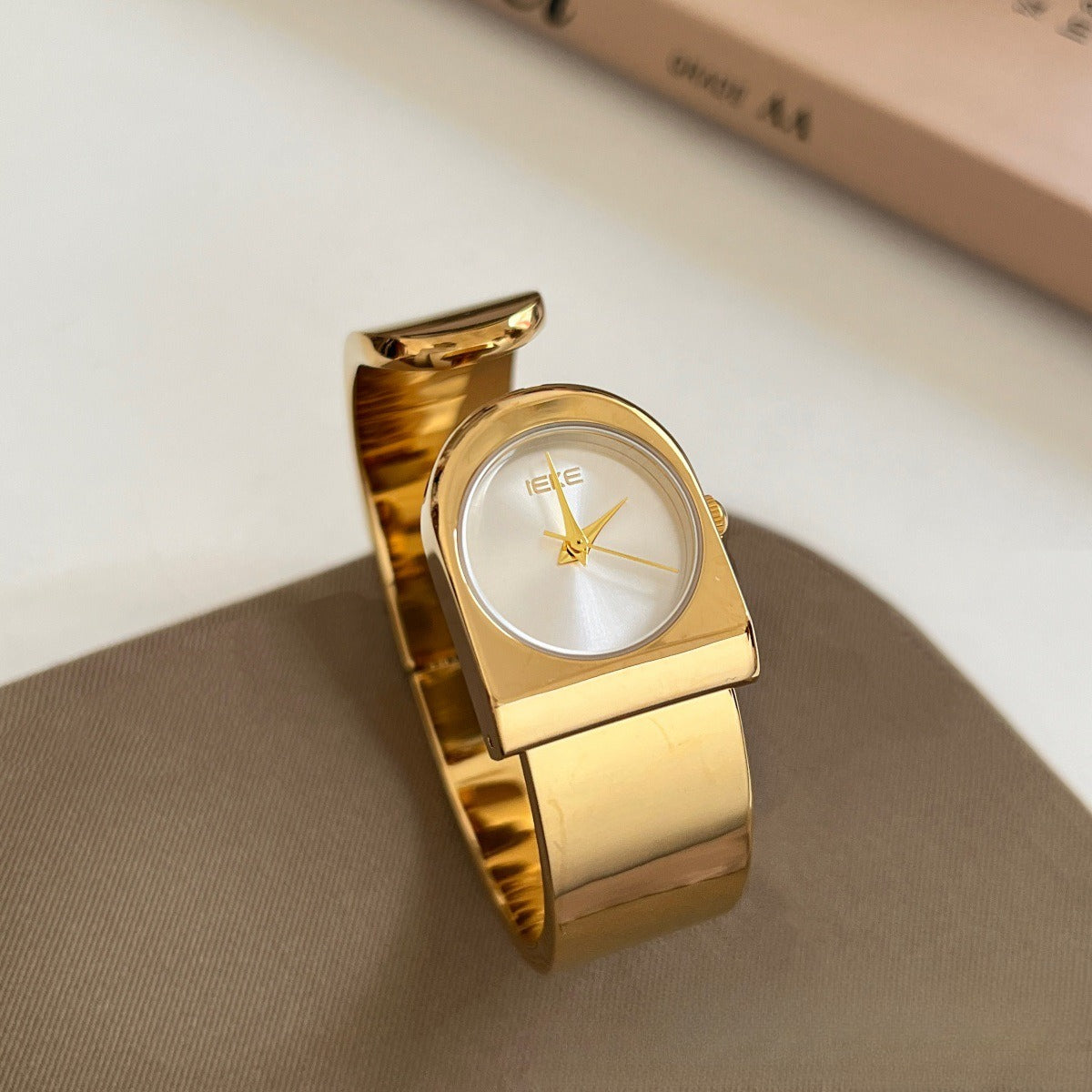 Minimalist Retro “Clock Dial” Bangle Watch PDW041 - view 3
