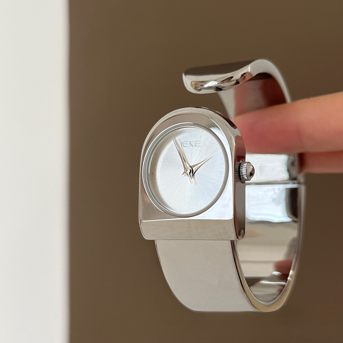 Minimalist Retro “Clock Dial” Bangle Watch PDW041 - view 5