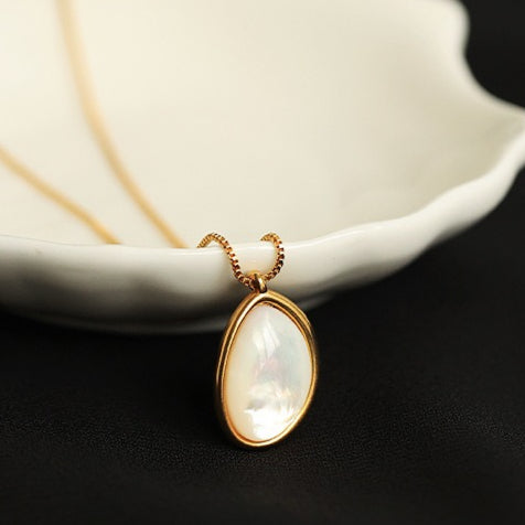 Retro Minimalist Gold-Plated Square Pendant Necklace